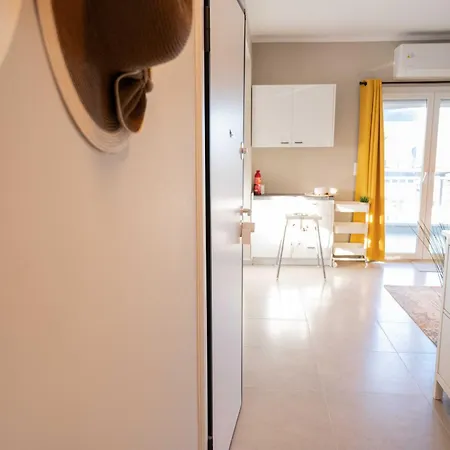 Noah Sea-view Apartment