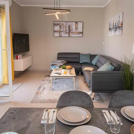Noah Sea-view Apartment *