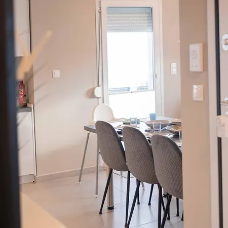 Noah Sea-view Apartment *