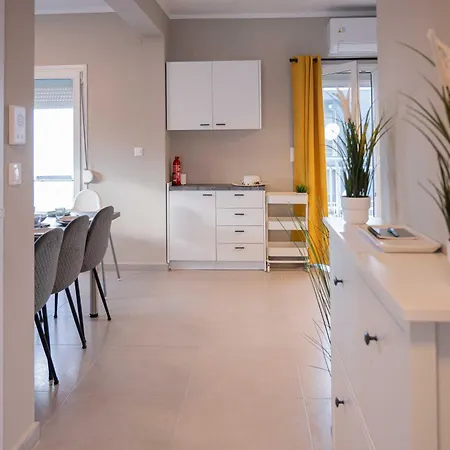 Noah Sea-view Apartment *